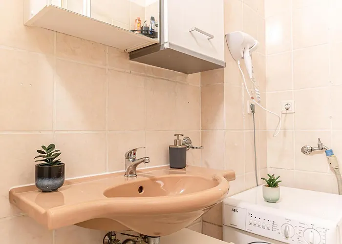 Beautiful 1br In Meidling Viena
